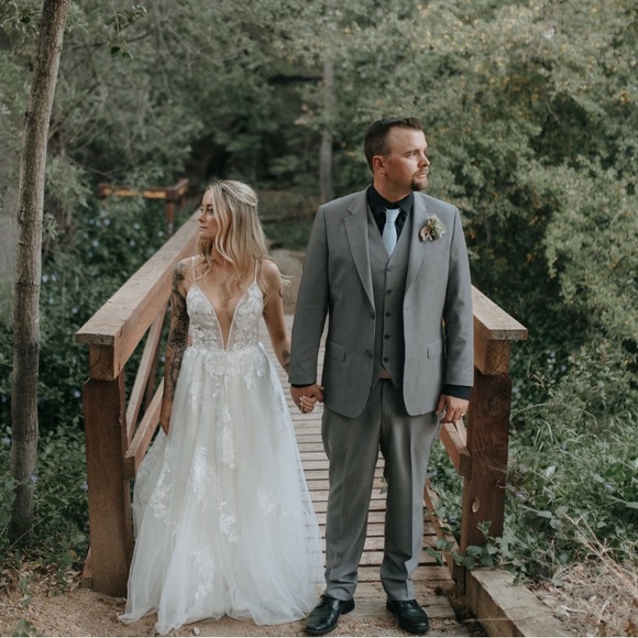 WEDDING DRESS FOR SALE, Like New - Picture 2 of 8